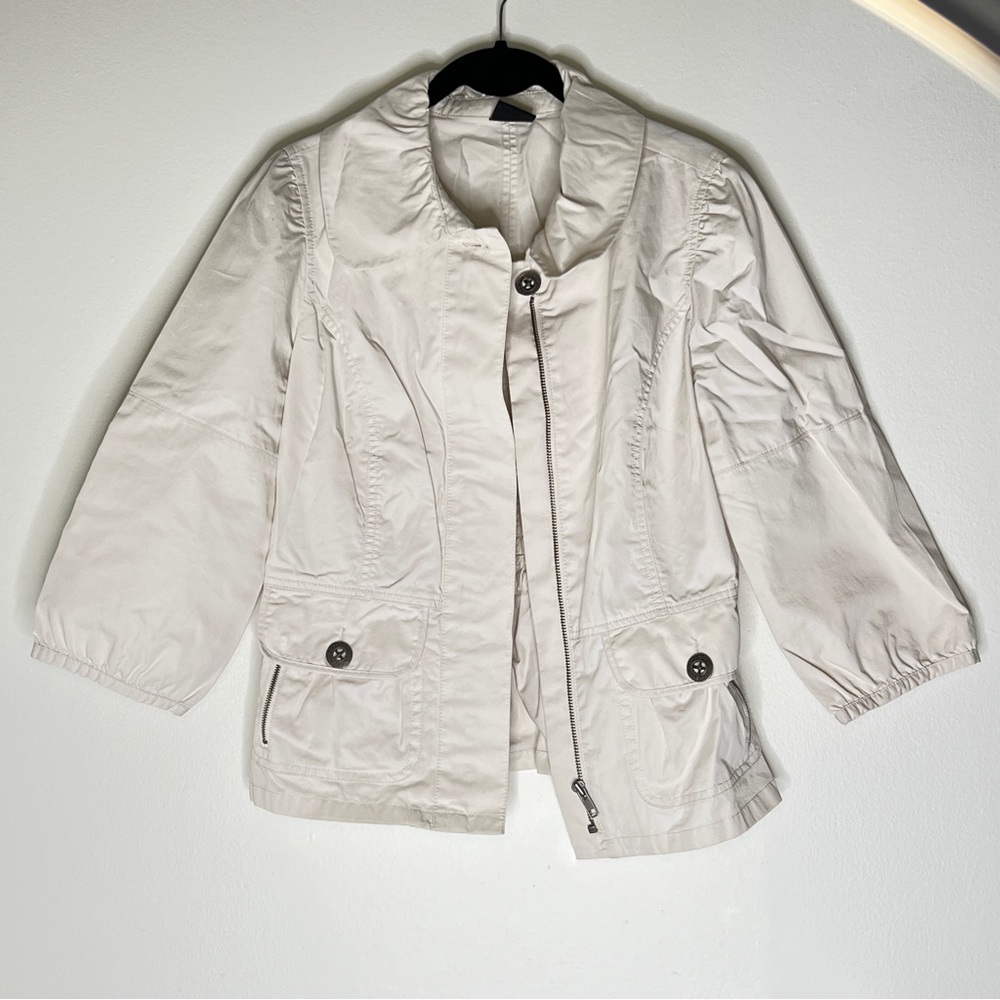 Tribal Size 2 Womens Lightweight Jacket. Ballon Sleeve. Button and Zip up. Cream